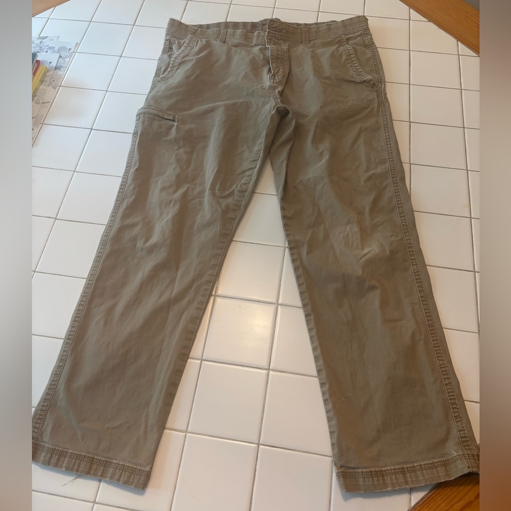 Weatherproof men’s khaki tan dress pants 33 by 30 casual work uniform travel